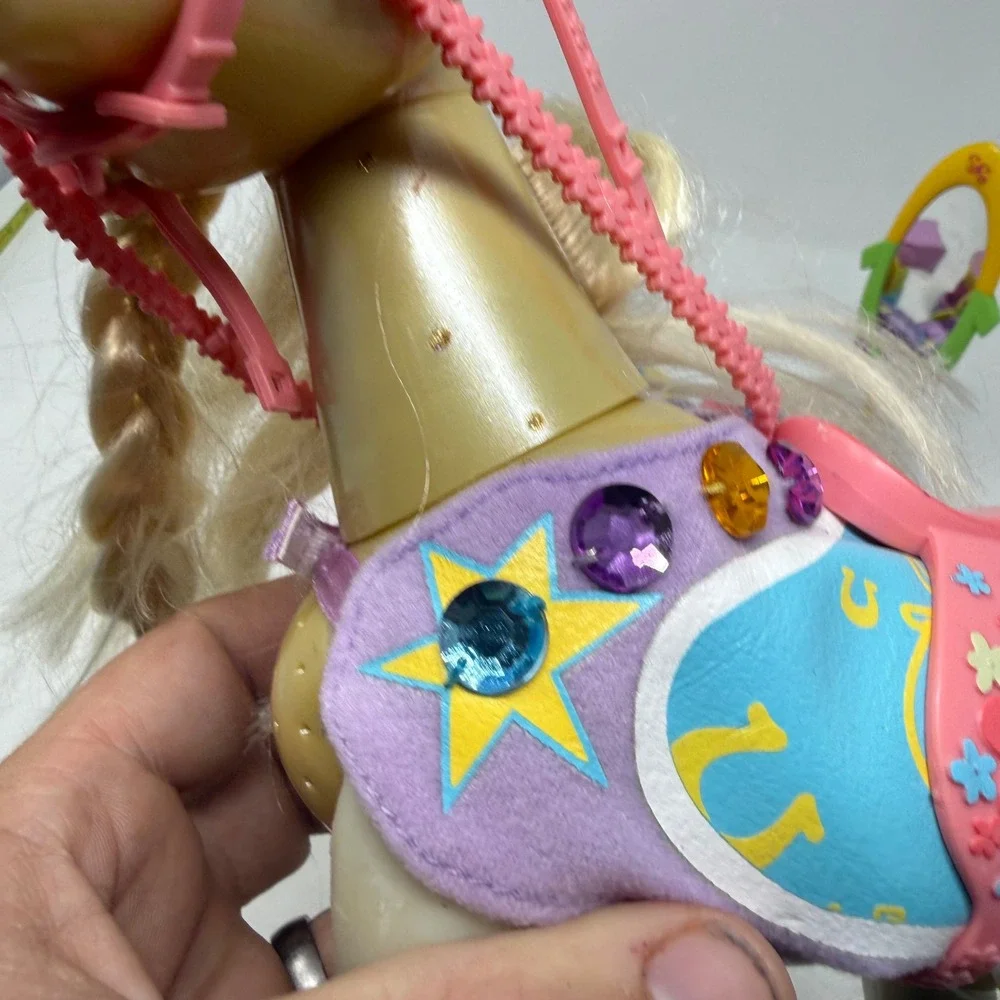 VTG Funrise Sassy Stable Horse and Accessories Lot Tan Purple Blue Yellow